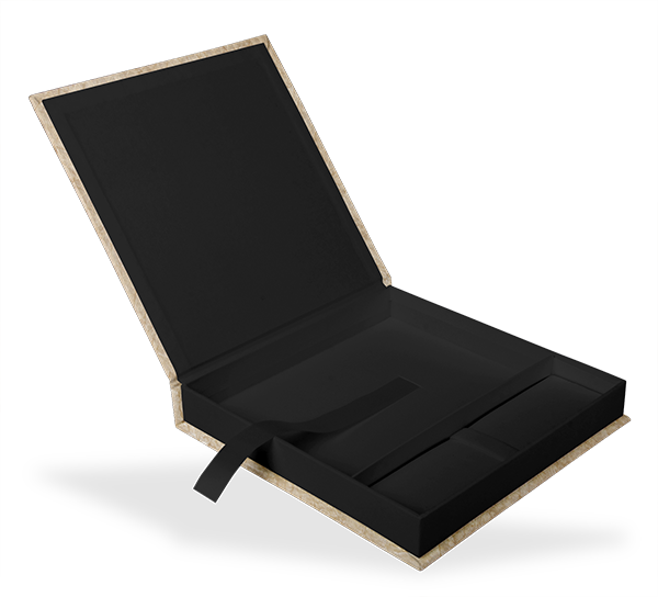 USB-Klappschachtel 20 x 20 cm, mit Bildausschnitt, Innenschachtel& Inlay schwarz USB-Klappschachtel 20 x 20 cm, mit Bildausschnitt, Innenschachtel& Inlay schwarz