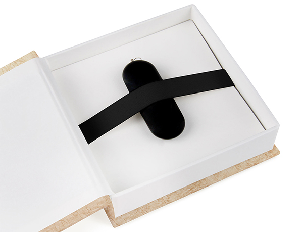 USB-Klappschachtel 11 x 11 cm, Innenschachtel und Inlay weiß USB-Klappschachtel 11 x 11 cm, Innenschachtel und Inlay weiß